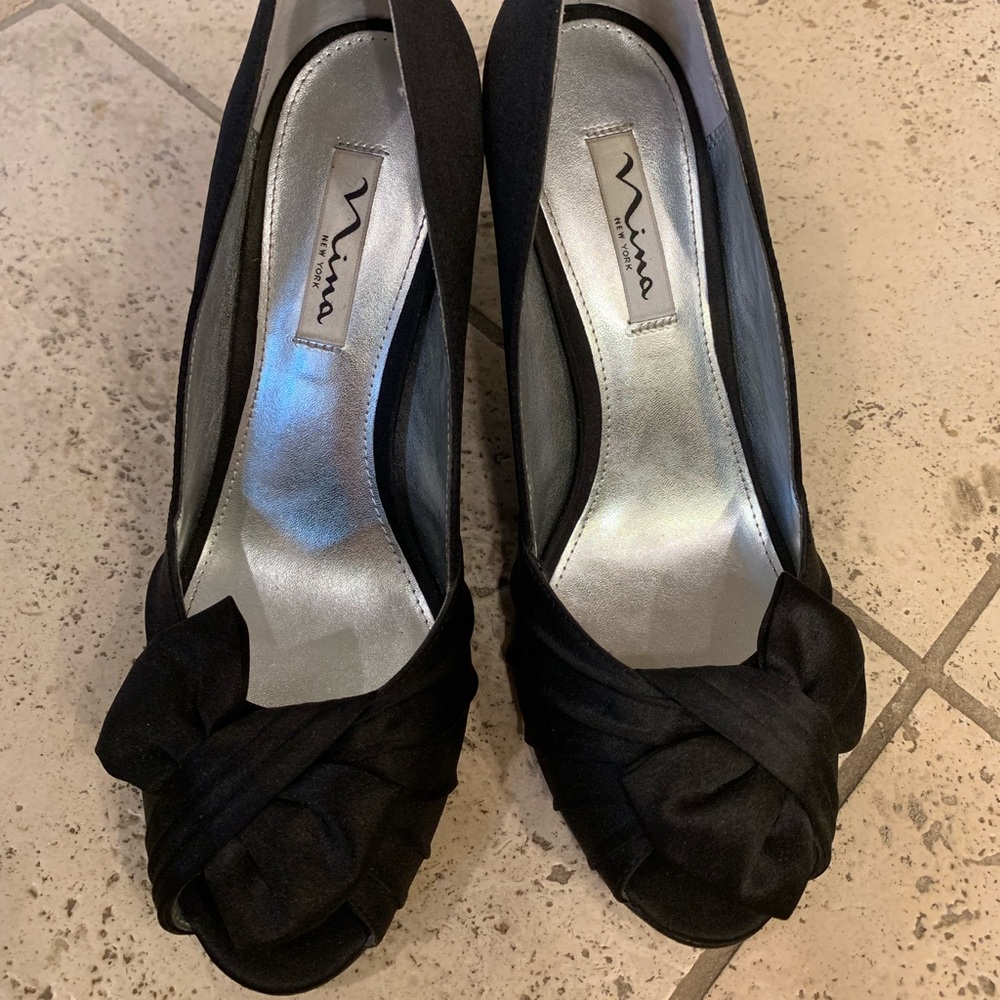 Nina NY black pumps